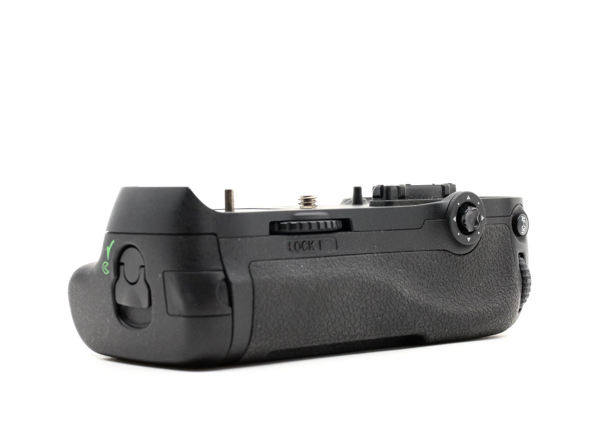 Nikon MB-D12 Battery Grip - segunda mano - excelente estado - detalle 2 de 4 - SKU 3790461 - Camera Market