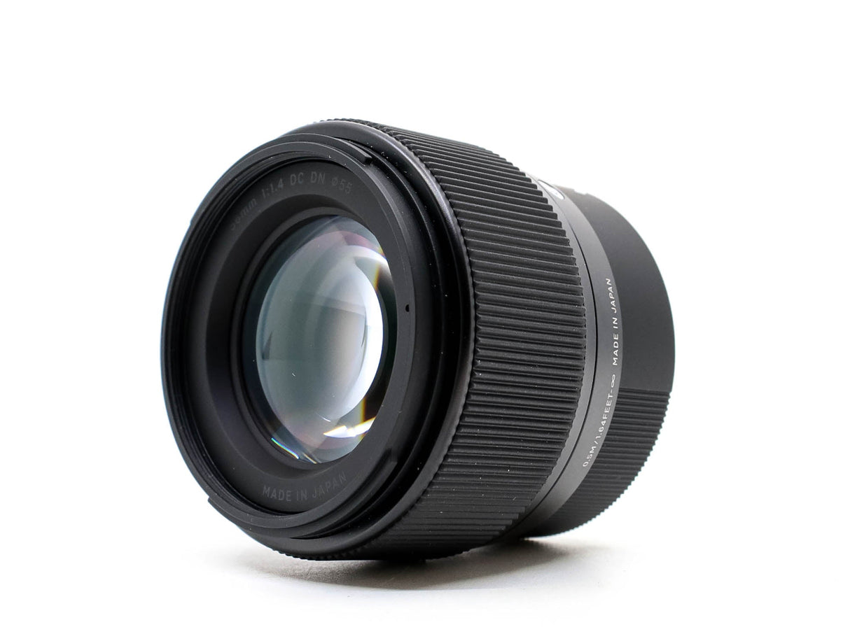 Sigma 56mm f/1.4 DC DN Contemporary - Canon EF-M fit - segunda mano - excelente estado - detalle 2 de 3 - SKU 3775032 - Camer