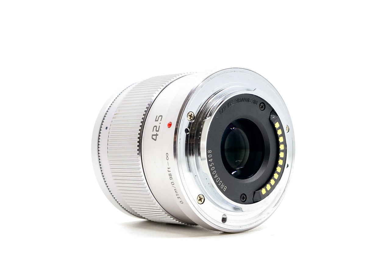 Panasonic Lumix G 42.5mm f/1.7 ASPH Power O.I.S. - segunda mano - excelente estado - detalle 3 de 4 - SKU 3781863 - Camera Ma