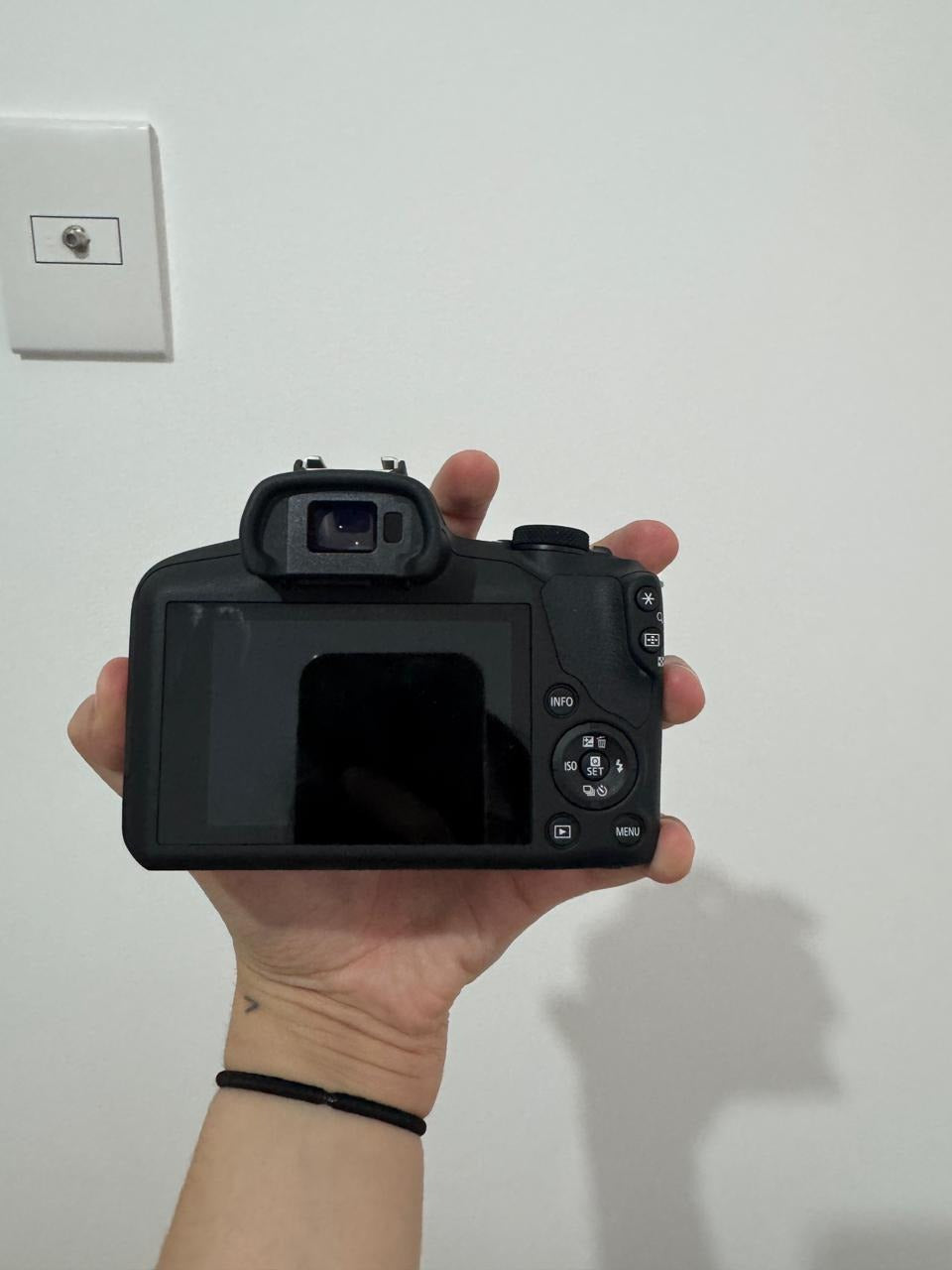 CanonEOS R10018976c29-14c0-41a8-b7d8-a24509e1a540