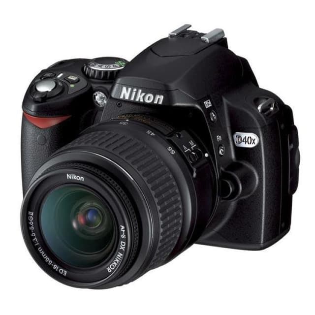 D40X Reflex - Noir + Nikon AF-S DX Zoom Nikkor 18-55 mm f/3.5-5.6G ED II f/3.5-5.6GII · image principale