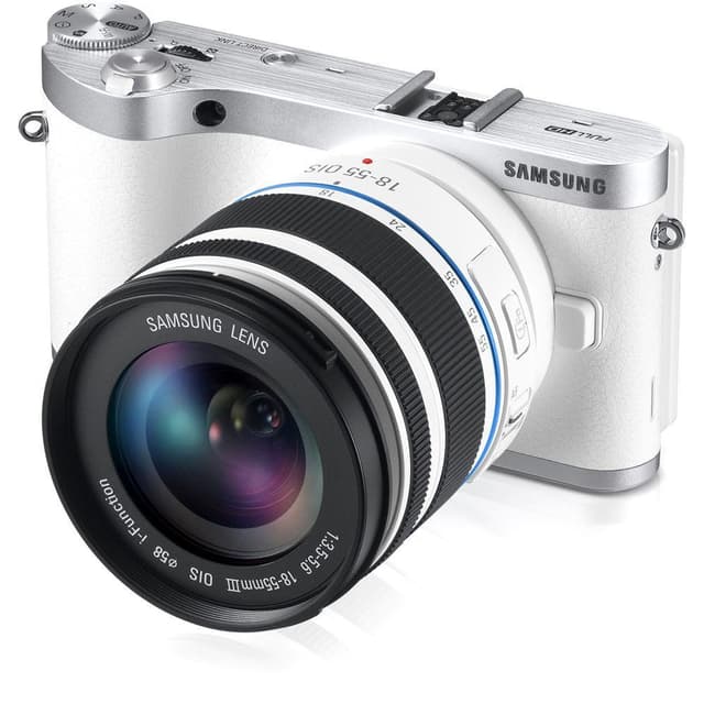 SLR NX1000 - Blanc + Objectif Samsung 18-55 mm f/3.5-5.6 OIS III + Objectif Samsung 50-200 mm f/4-5.6 ED OIS II f/3.5-5.6 + f/4-5.6 · image principale