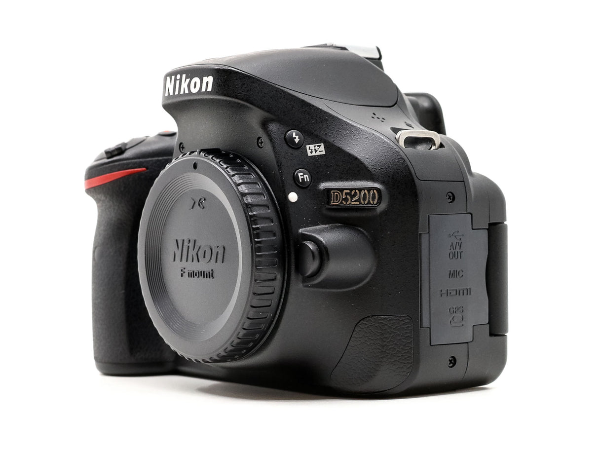 Discover the incredible features of the Nikon D5200 at Camera