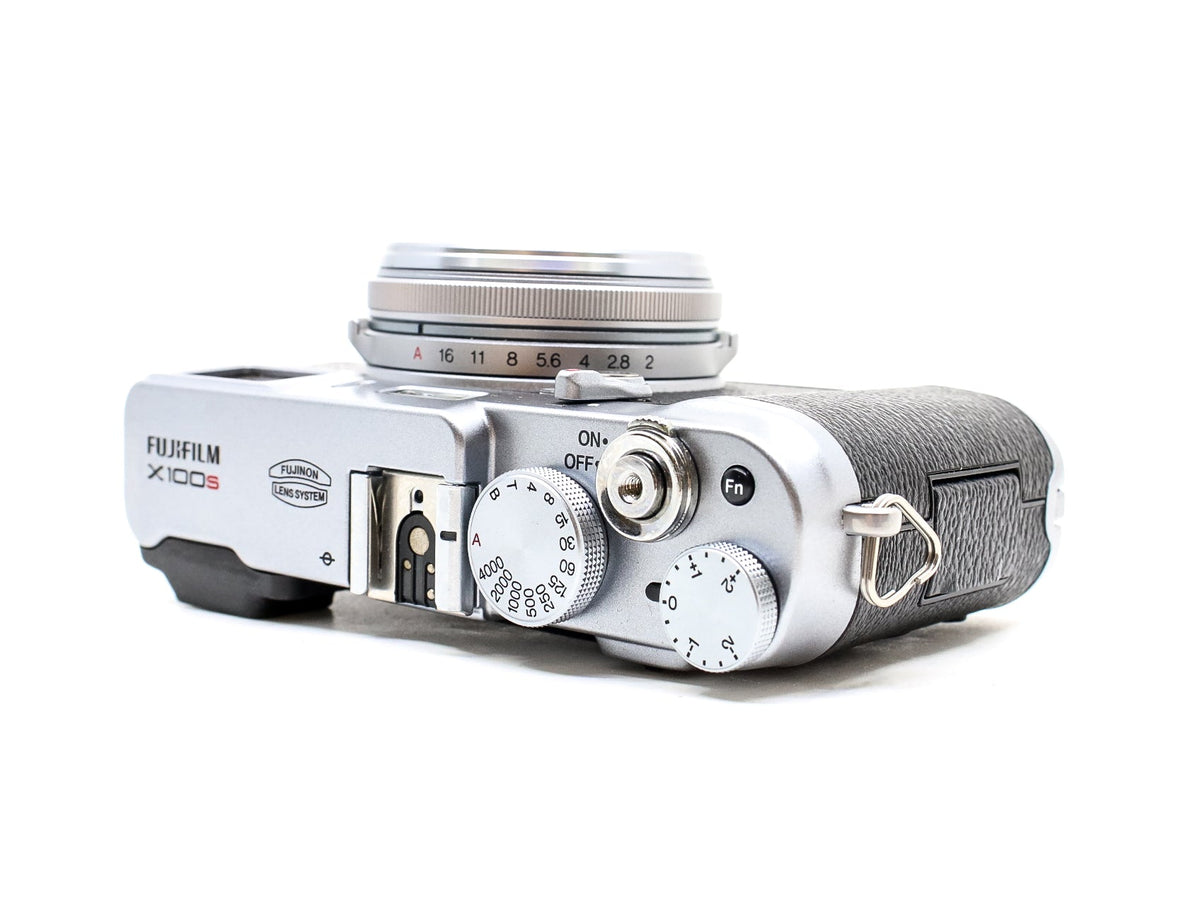 Discover the Fujifilm X100s camera at Camera Market 📷