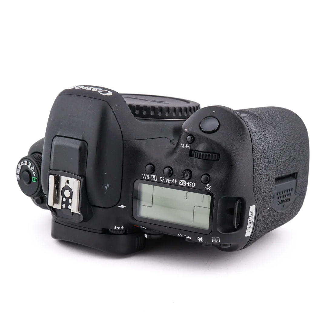 Discover the powerful Canon EOS 7D Mark II at Camerashop – Camera