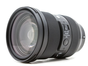 Sigma 24-70mm f/2.8 DG DN ART - Sony FE fit - segunda mano - excelente estado - detalle 2 de 3 - SKU 3712107 - Camera Market