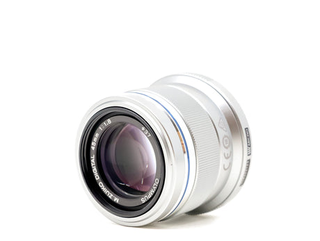 Olympus M.Zuiko Digital ED 45mm f/1.8 - segunda mano - excelente estado - detalle 2 de 3 - SKU 3790791 - Camera Market