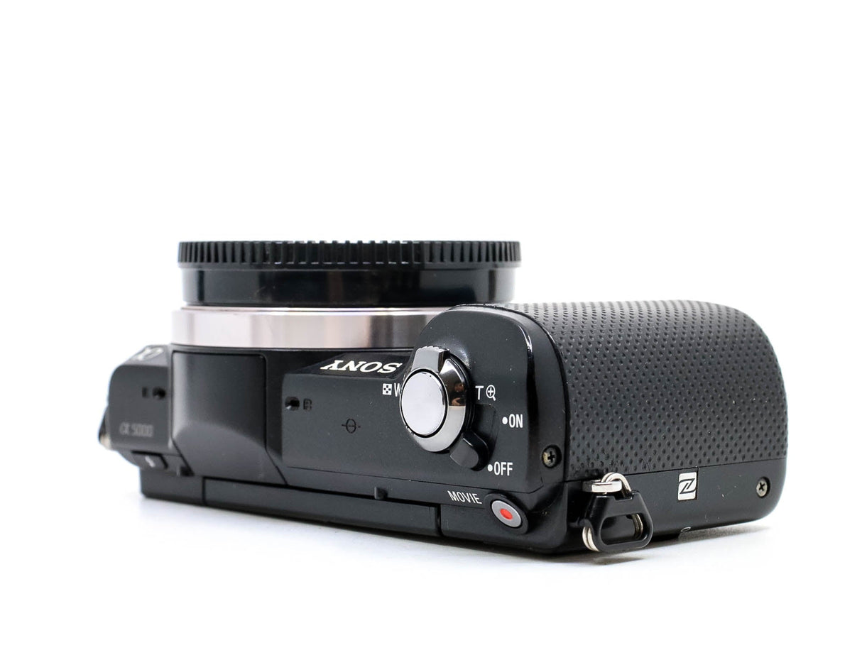 Sony Alpha A5000 - segunda mano - excelente estado - detalle 3 de 4 - SKU 3704733 - Camera Market