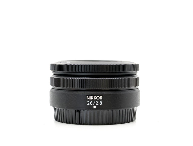 Nikon Nikkor Z 26mm f/2.8 - segunda mano - excelente estado - foto principal - SKU 3772876 - Camera Market