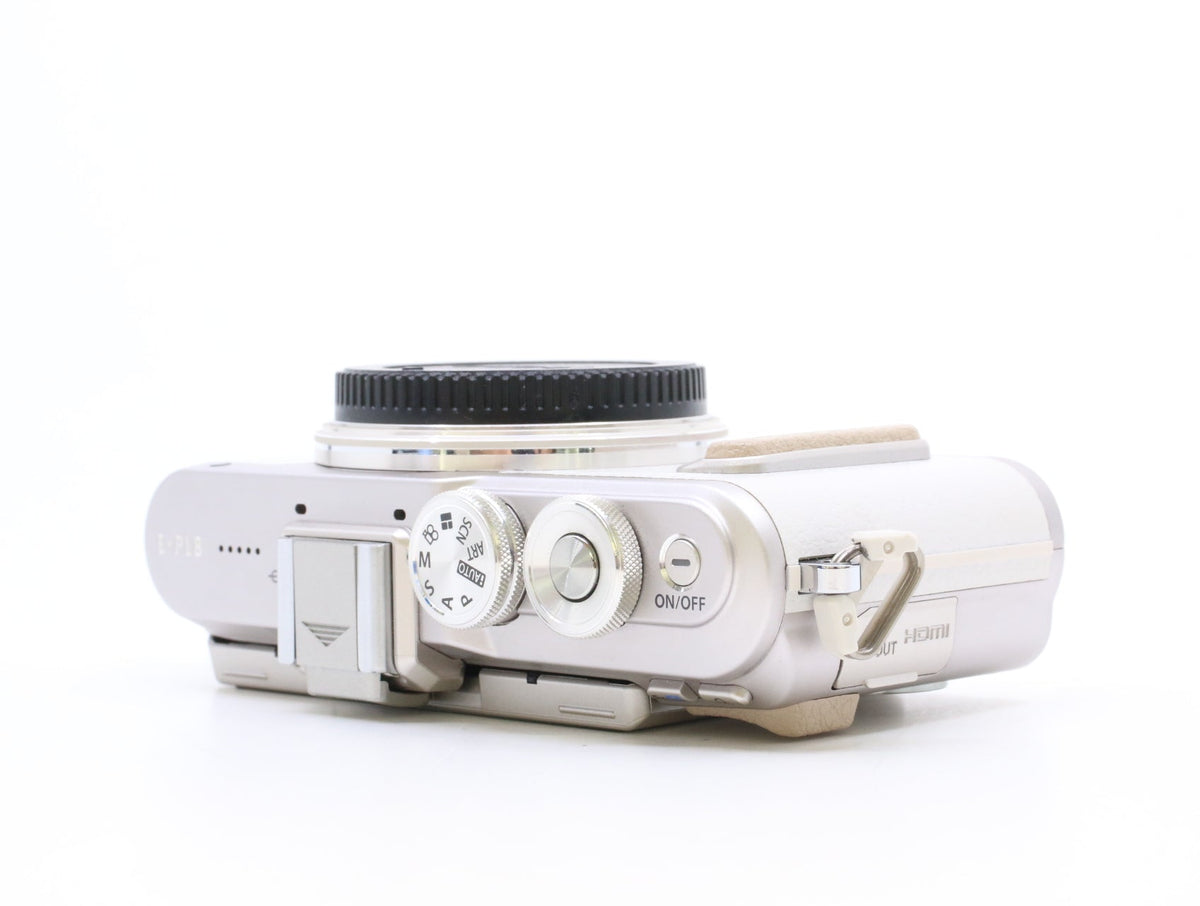 Discover the incredible features of the Olympus PEN E-PL8 at