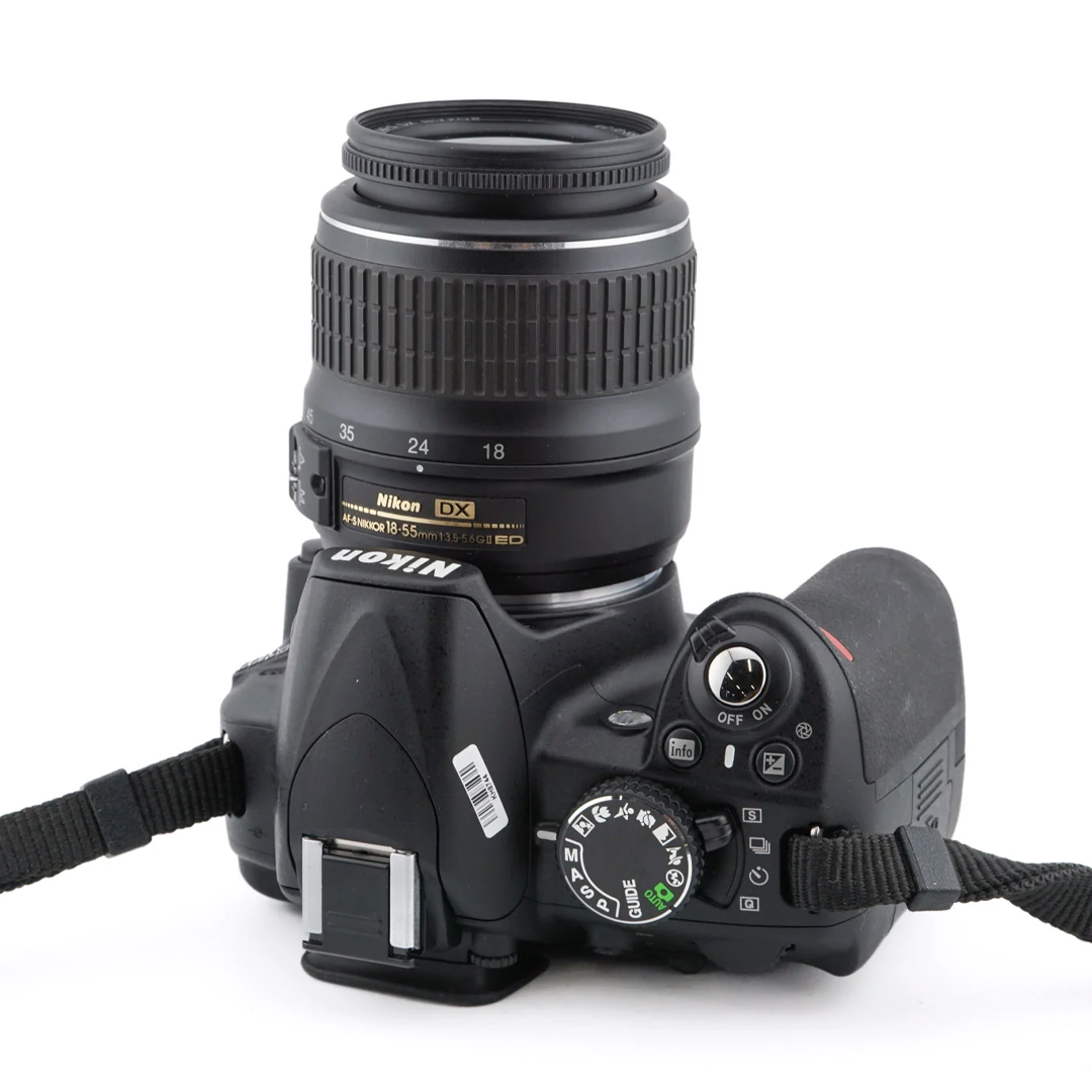 Nikon D3100 + 18-55mm f3.5-5.6 G ED II AF-S Nikkor