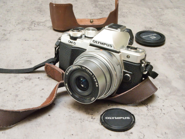 OlympusOlympus OM-D E-M10 Mark II9075e070-c2e7-4b27-bceb-fd2254b80fa2