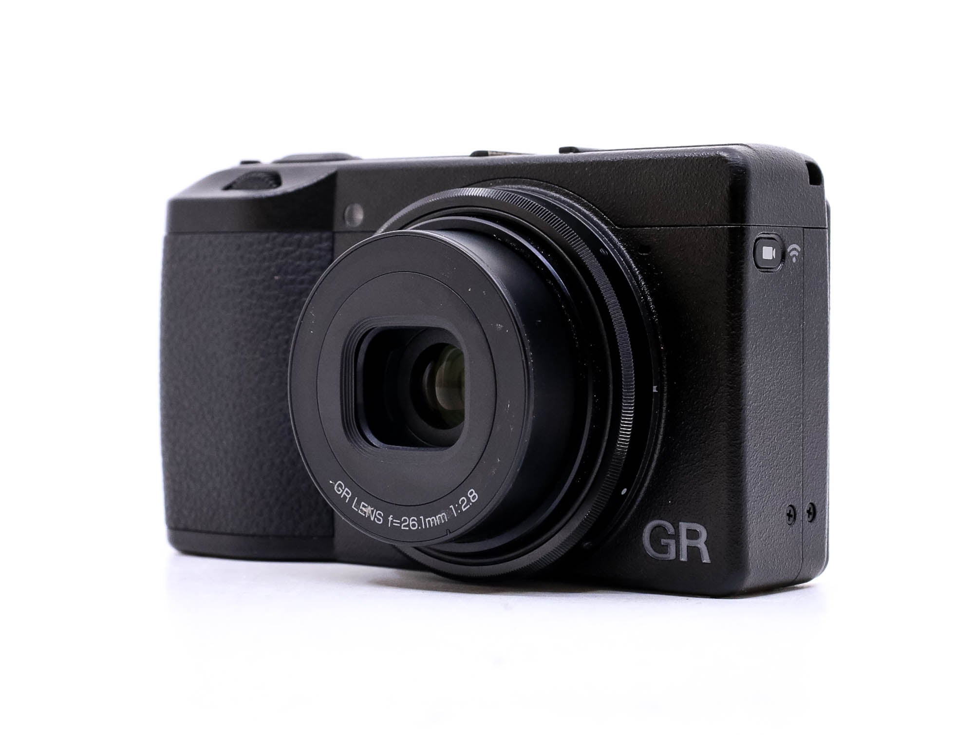 Descubre las increíbles características de la Ricoh GR IIIx en
