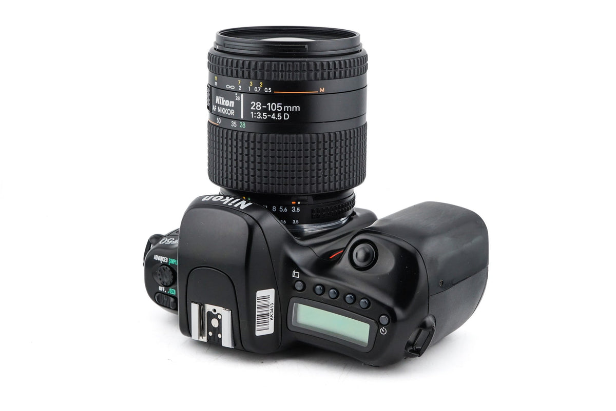 Nikon F50 本体 AF Nikkor 28-105mm Nikon F50 + 28-105mm f3.5-4.5 D AF Nikkor di Seconda Mano – Camera