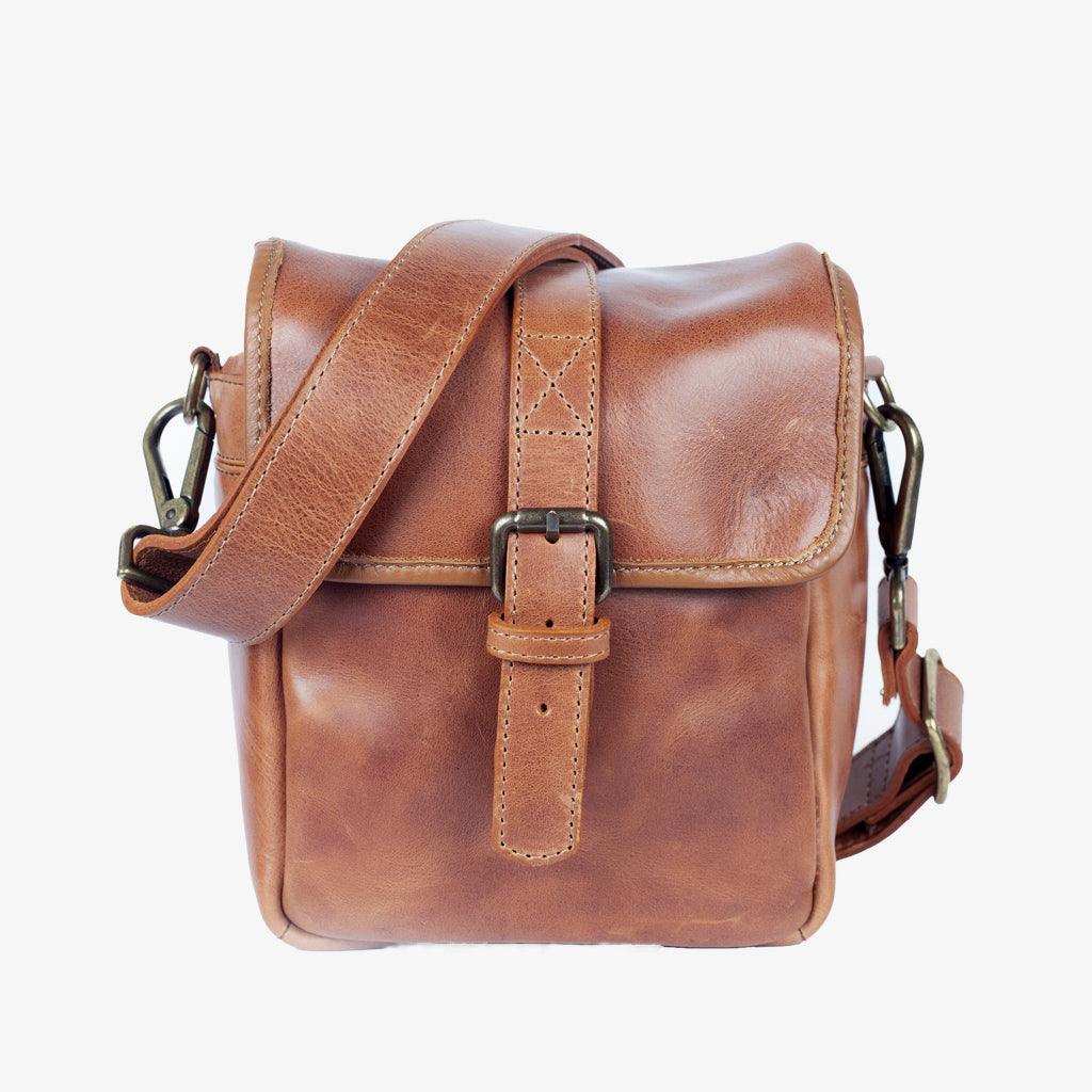 Berlin Tanned Leather Camera Bag · imagen principal