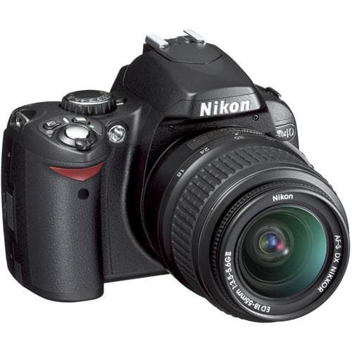 D40 SLR - Black + Nikon AF-S DX Nikkor 18-55mm f/3.5-5.6G II + Nikon AF-S DX 55-200mm f/4-5.6G ED f/3.5-5.6 + f/4-5.6  · main image