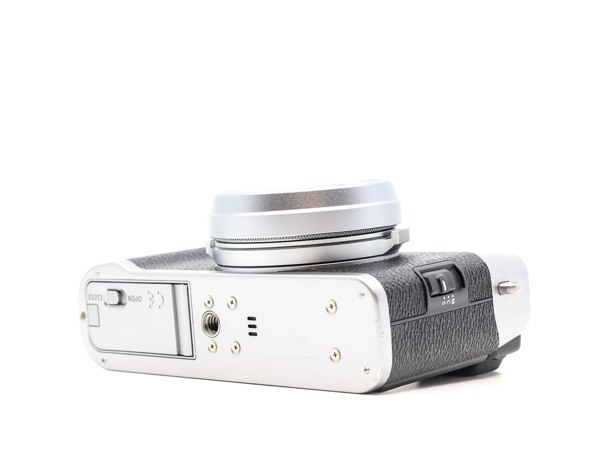 Fujifilm X100F - segunda mano - excelente estado - detalle 4 de 5 - SKU 3705332 - Camera Market