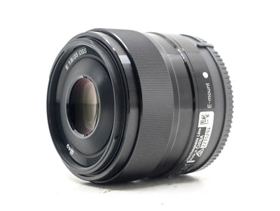 Sony E 35mm f/1.8 OSS