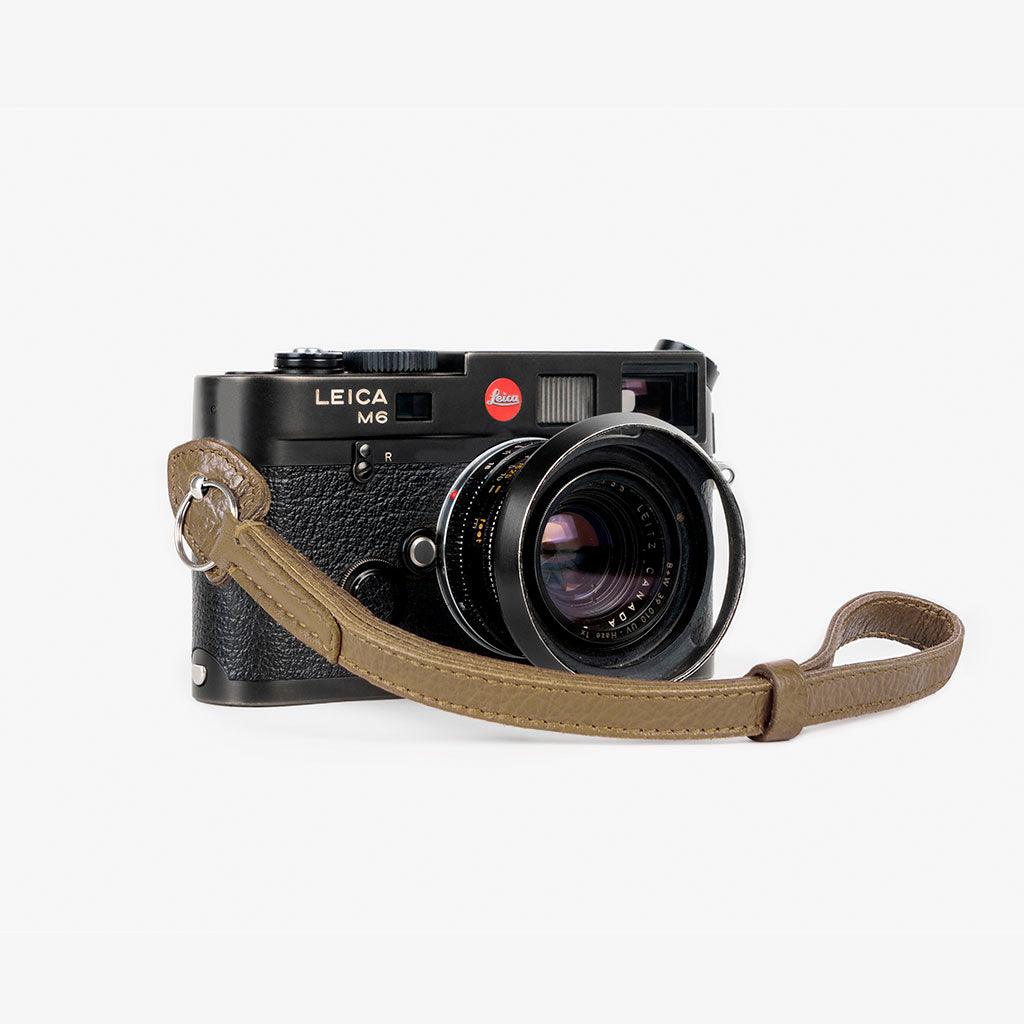 Roma #203 - Olive Green Leather camera strap · imagen principal