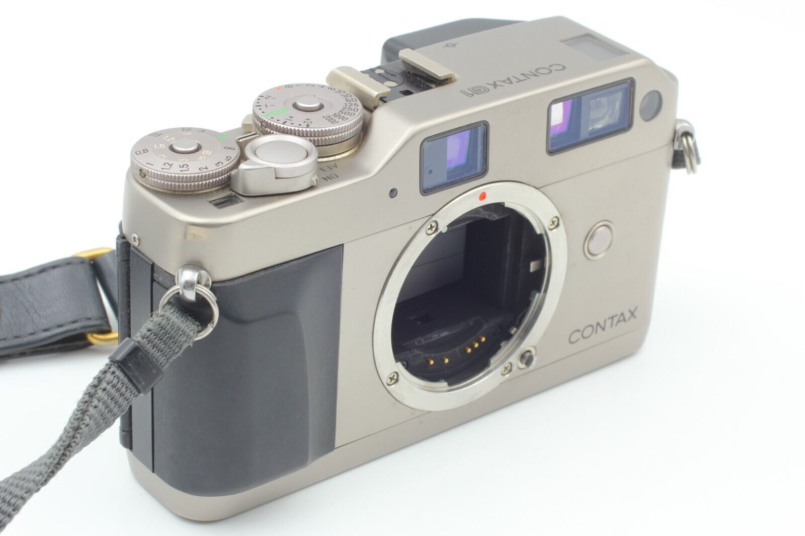 Explore the world through a lens: Contax G1 camera with Carl Zeiss