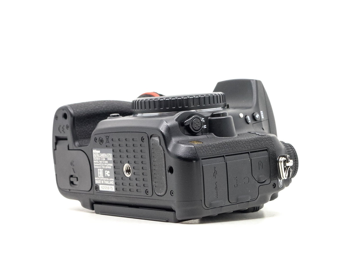 Nikon D750 - segunda mano - excelente estado - detalle 2 de 4 - SKU 3711846 - Camera Market