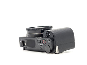 Sony ZV-E10 - segunda mano - excelente estado - detalle 3 de 4 - SKU 3681896 - Camera Market