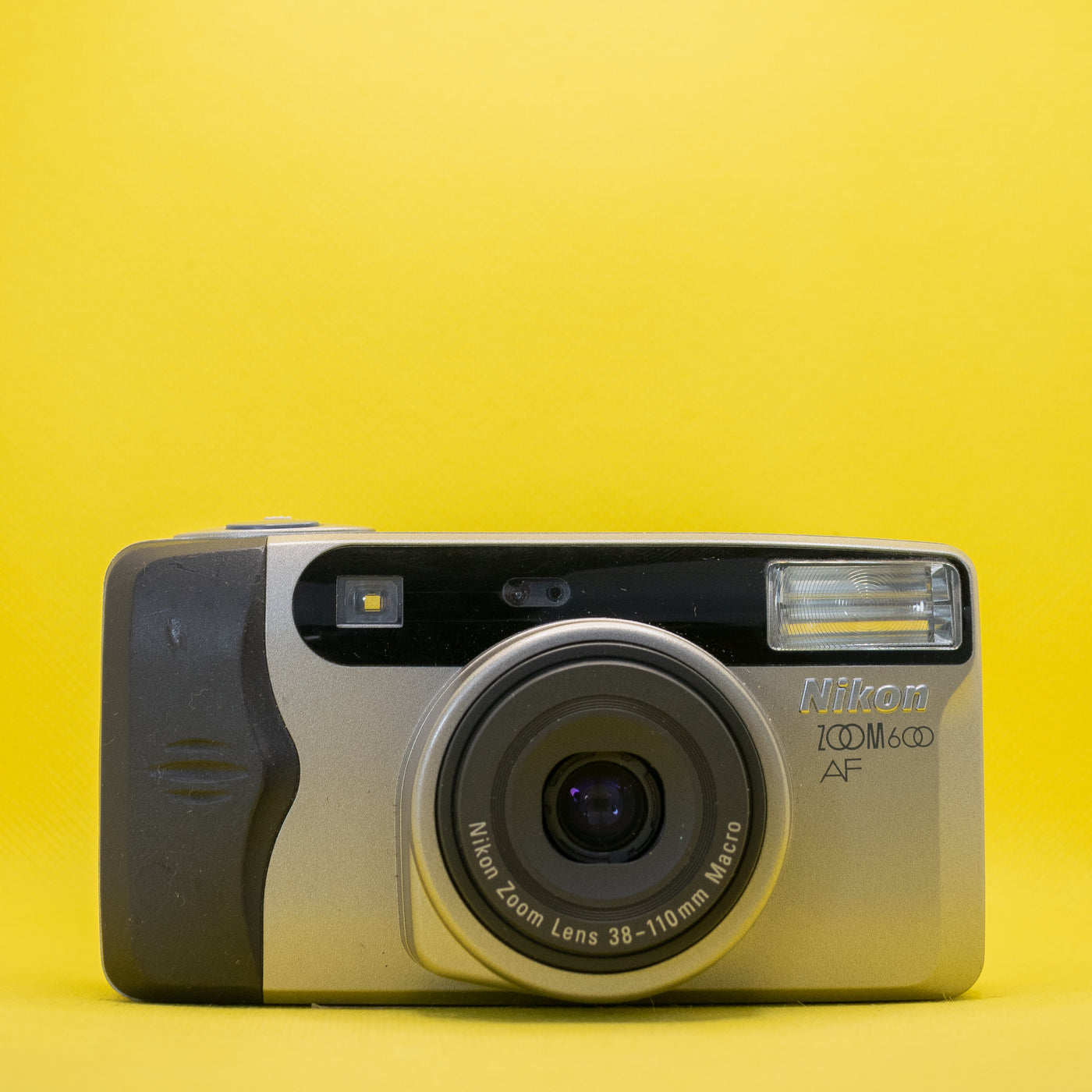Nikon Zoom 300AF - 35mm Filmkamera · Hauptbild